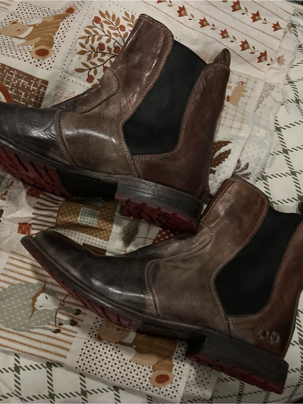 Bed Stu Two-Tone Brown Leather Chukka Boots with Black Elastic